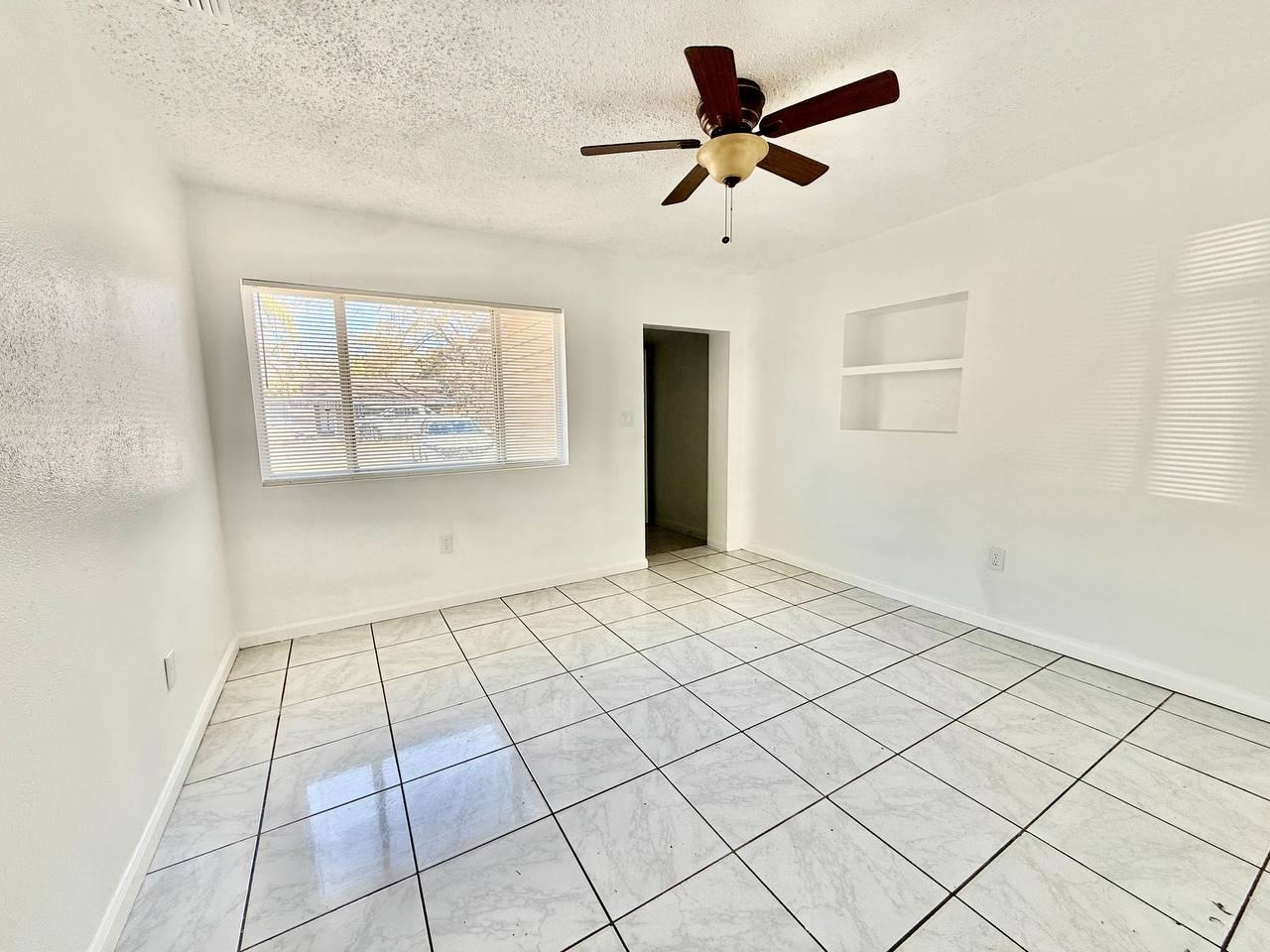 1607 E Maple Ave - Photo 3 of 25