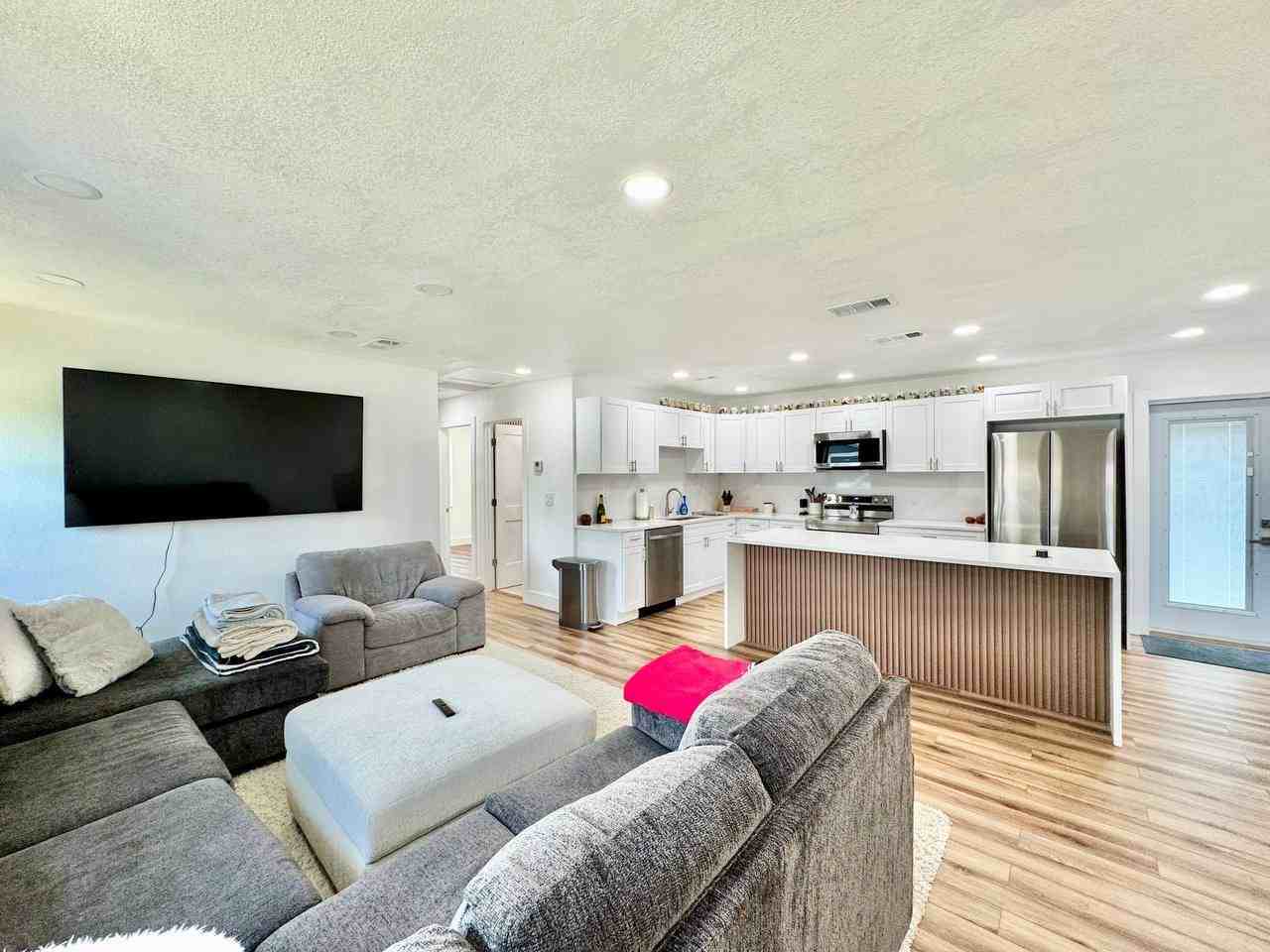 3814 W Tyson Ave - Photo 6 of 31