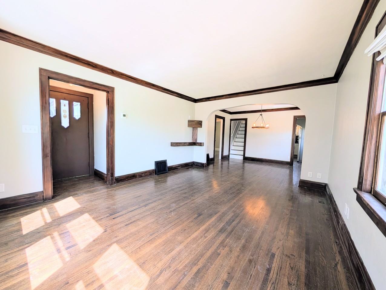 636 Gotzian St - Photo 5 of 16