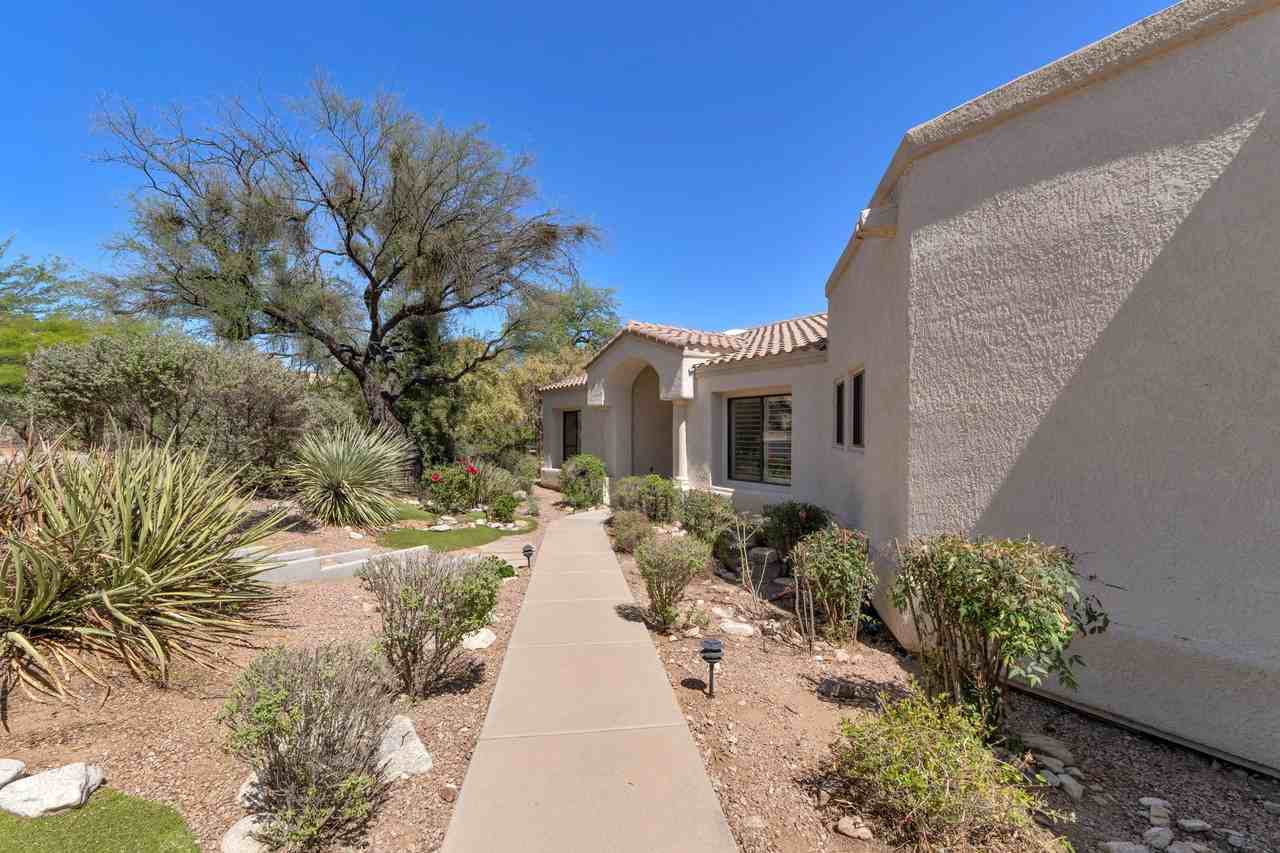 6445 N Silversmith Pl - Photo 4 of 29