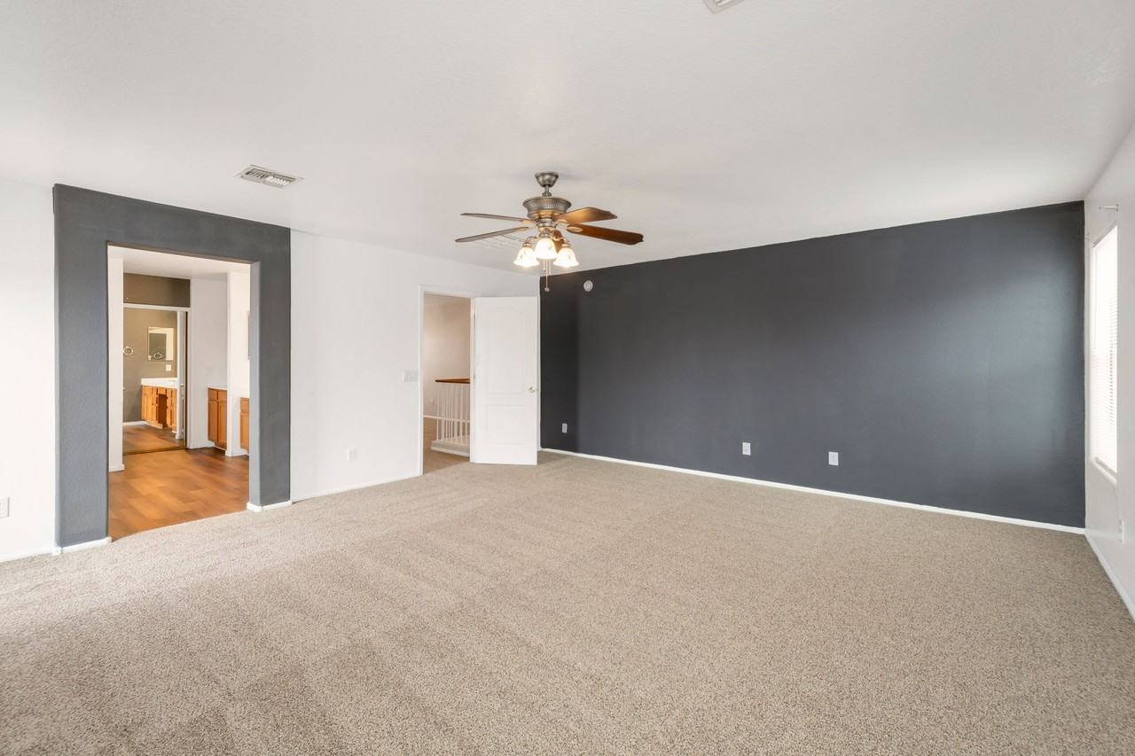 629 E Saddle Way - Photo 3 of 30