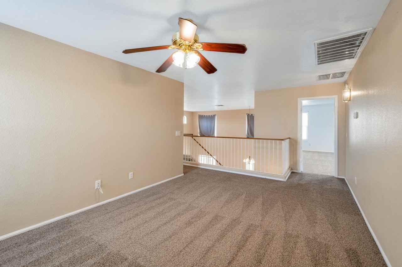 629 E Saddle Way - Photo 6 of 30