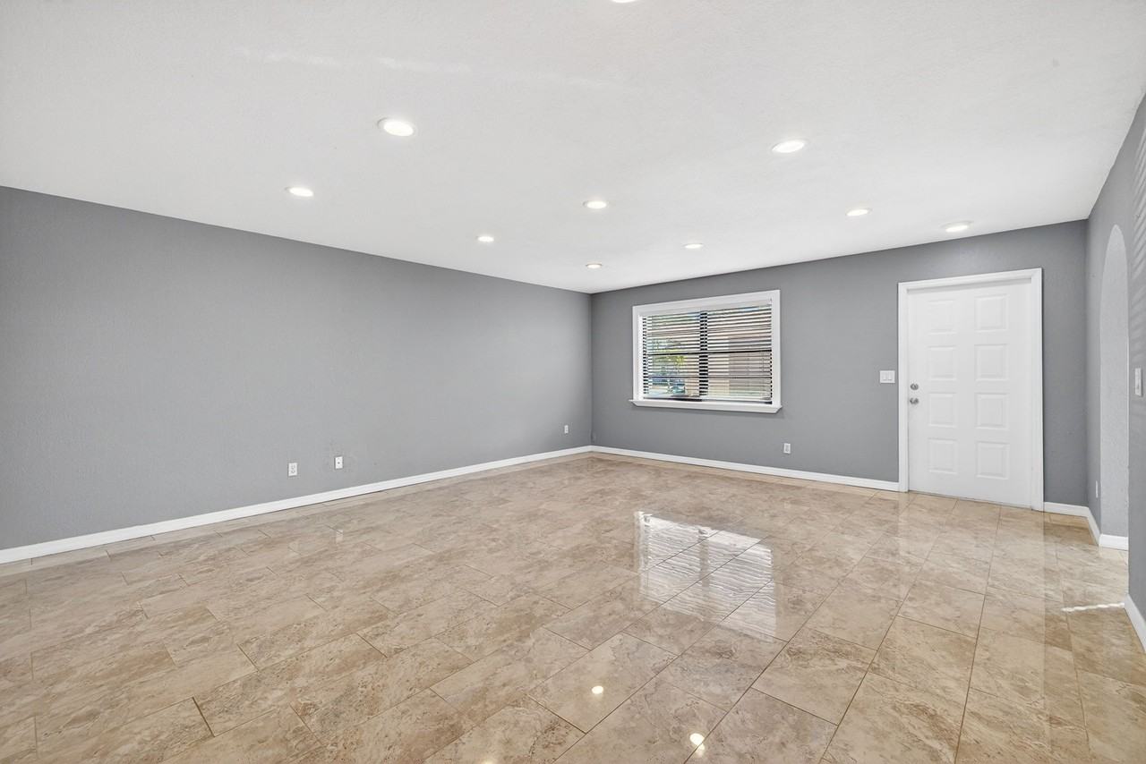 1303 Sw 16th Ter #101 - Photo 3 of 20