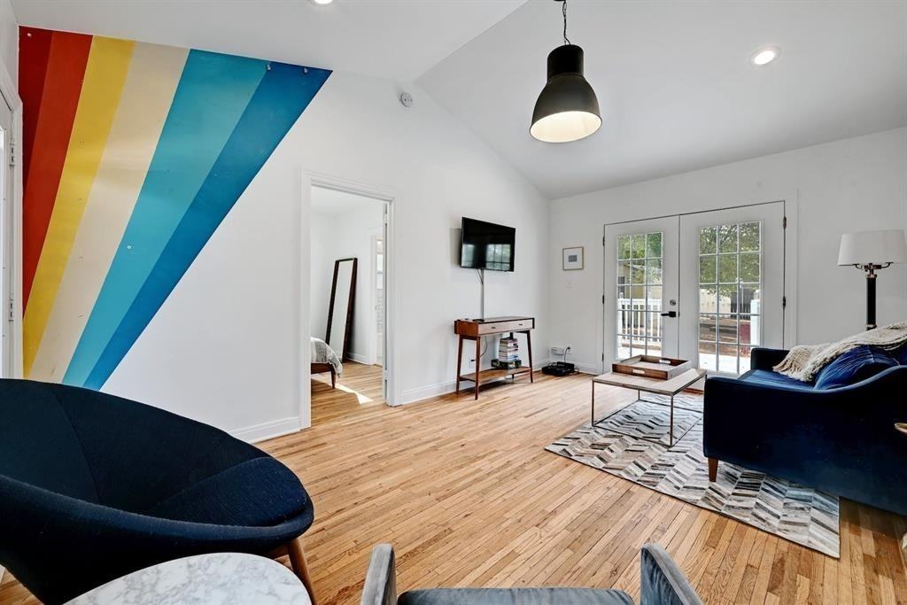 2943 Higgins St - Photo 2 of 2