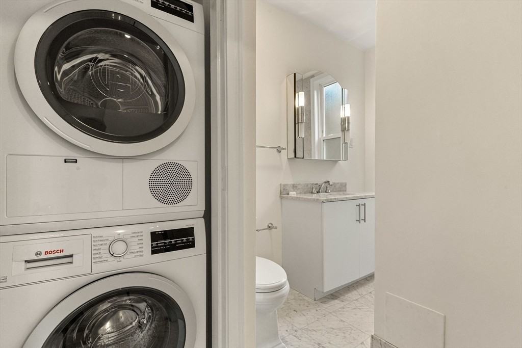 52 Clarendon St - Photo 2 of 15