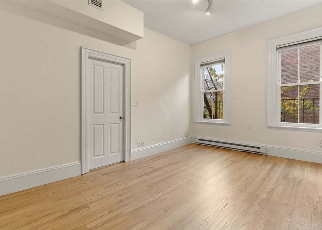 52 Clarendon St - Photo 3 of 15