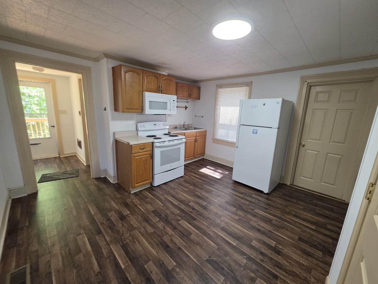 103 W Main St #B - Photo 3 of 10