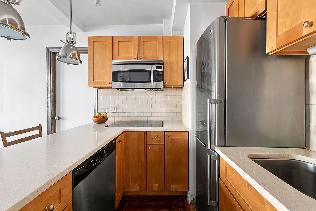 25 Tudor City Pl - Photo 3 of 14