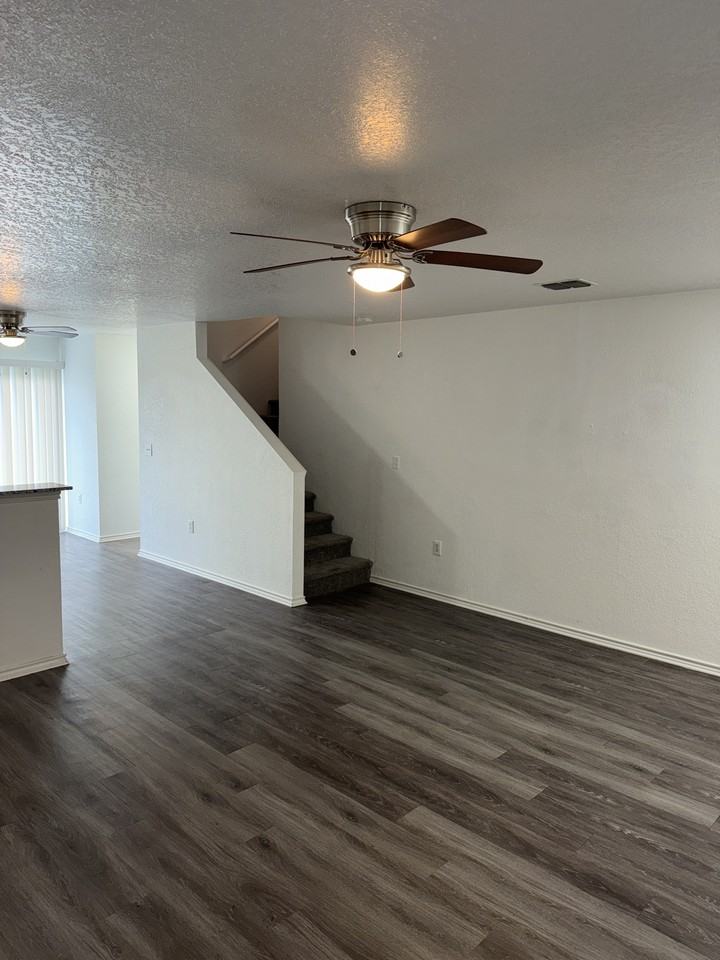7238 Azalea Sq - Photo 3 of 17