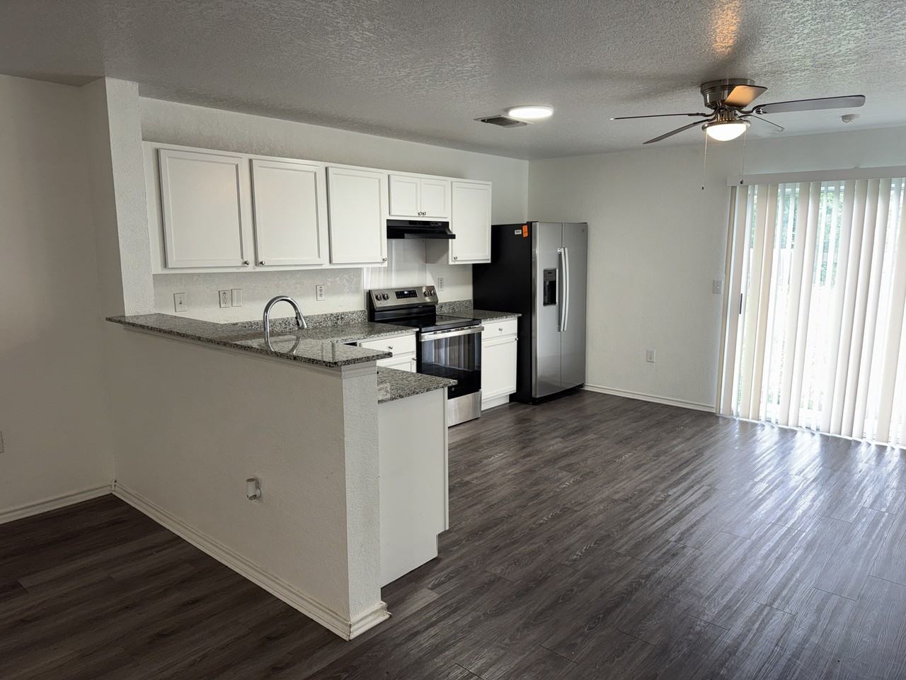 7238 Azalea Sq - Photo 4 of 17