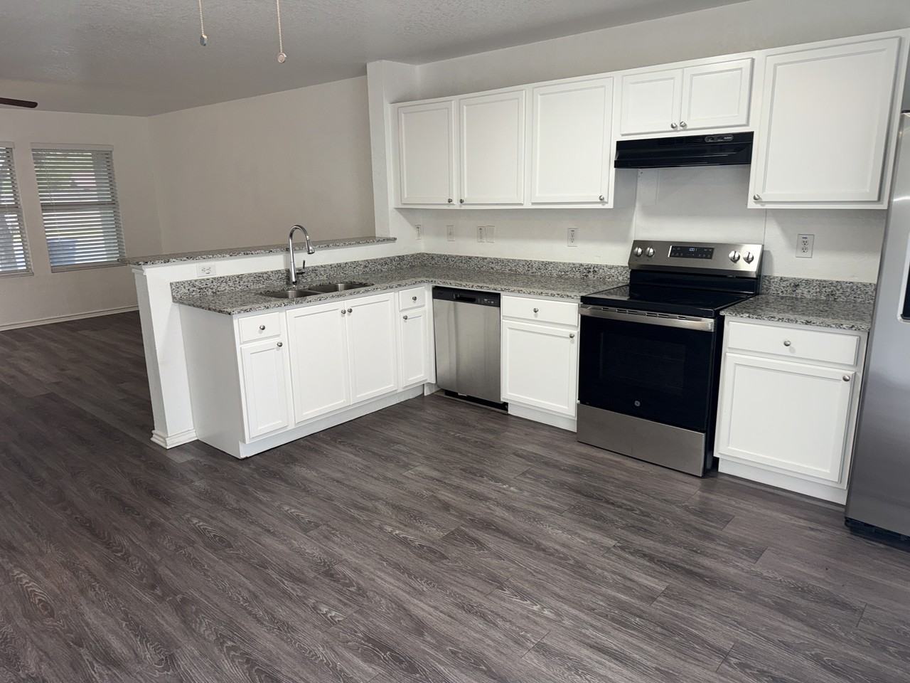 7238 Azalea Sq - Photo 6 of 17