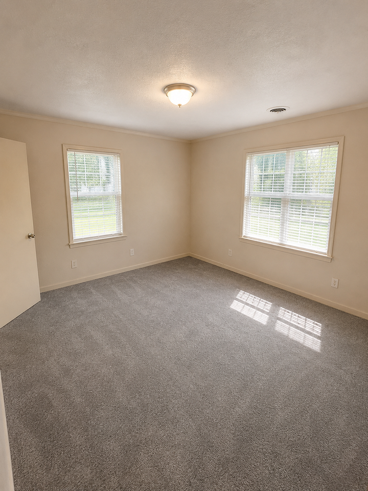 2806 Scotland Rd - Photo 3 of 12