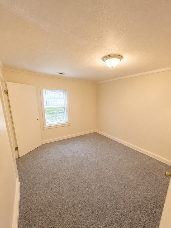 2806 Scotland Rd - Photo 4 of 12
