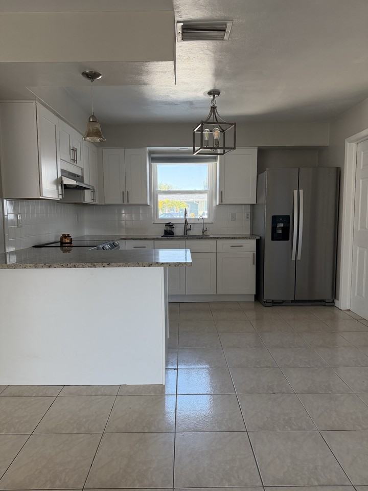 7520 Hawthorn Dr #NA - Photo 5 of 16