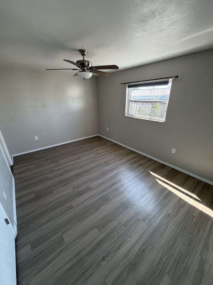 7520 Hawthorn Dr #NA - Photo 7 of 16
