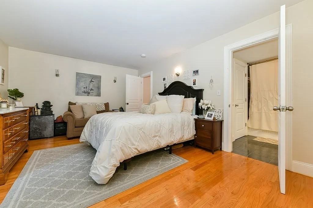 732 E 6th St #1 - Photo 3 of 22