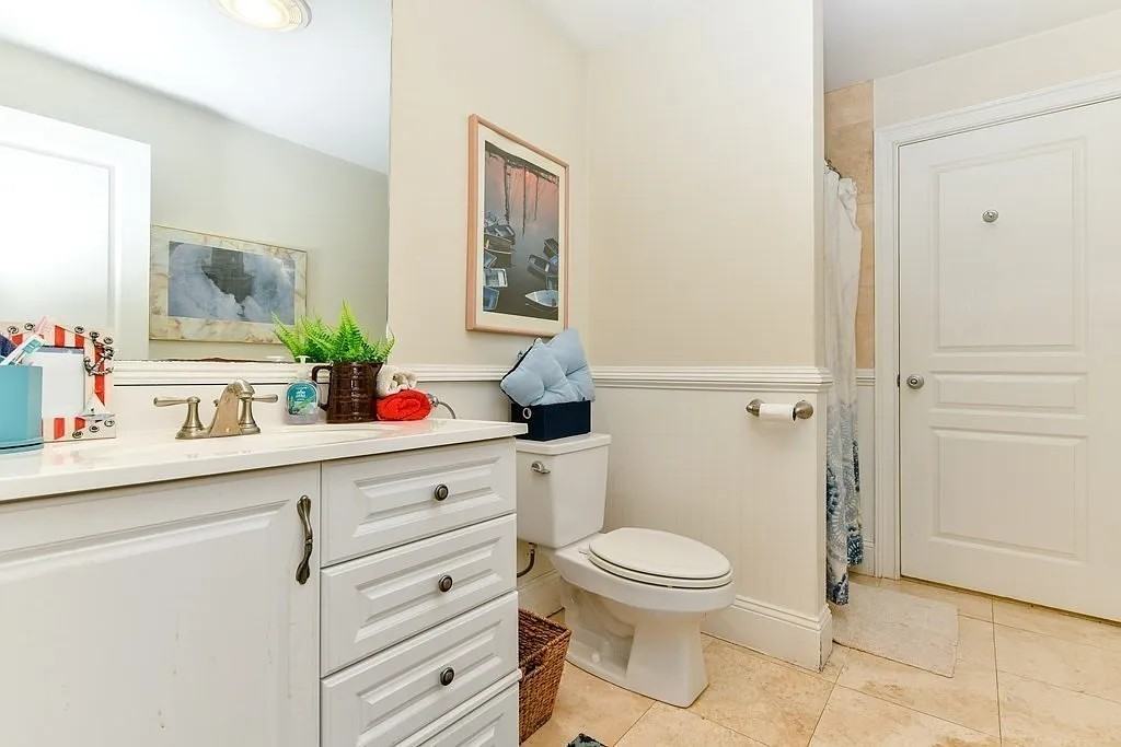 732 E 6th St #1 - Photo 6 of 22
