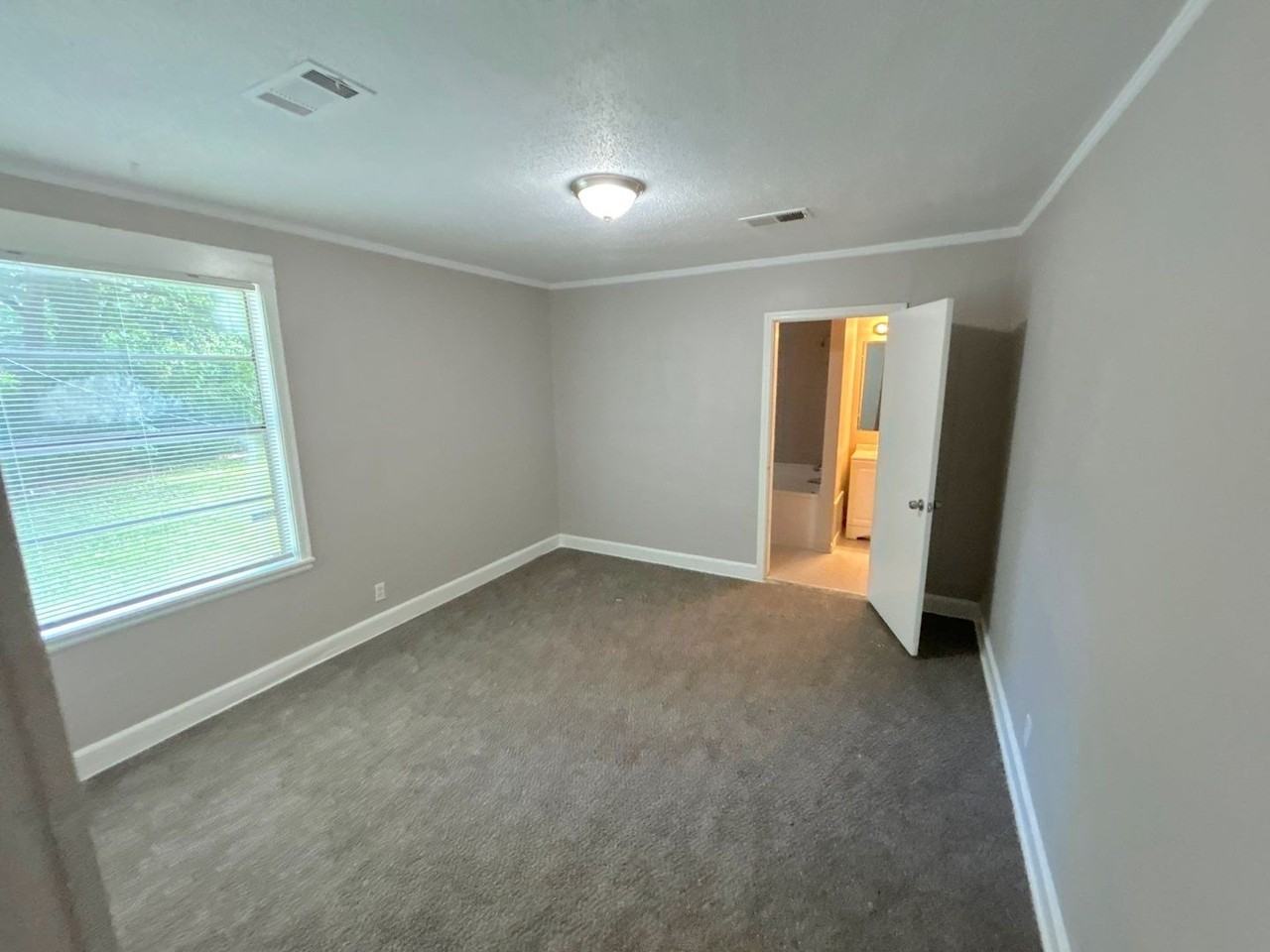1018 Mcevers Cir - Photo 4 of 13