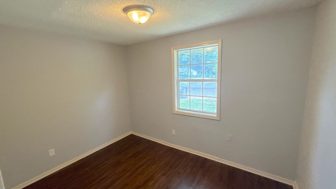 1734 Wildrose St - Photo 3 of 12