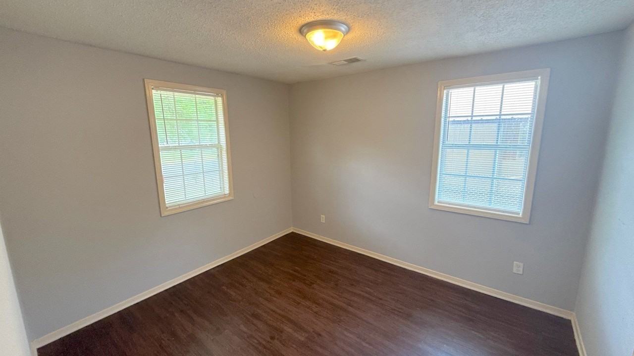 1734 Wildrose St - Photo 4 of 12