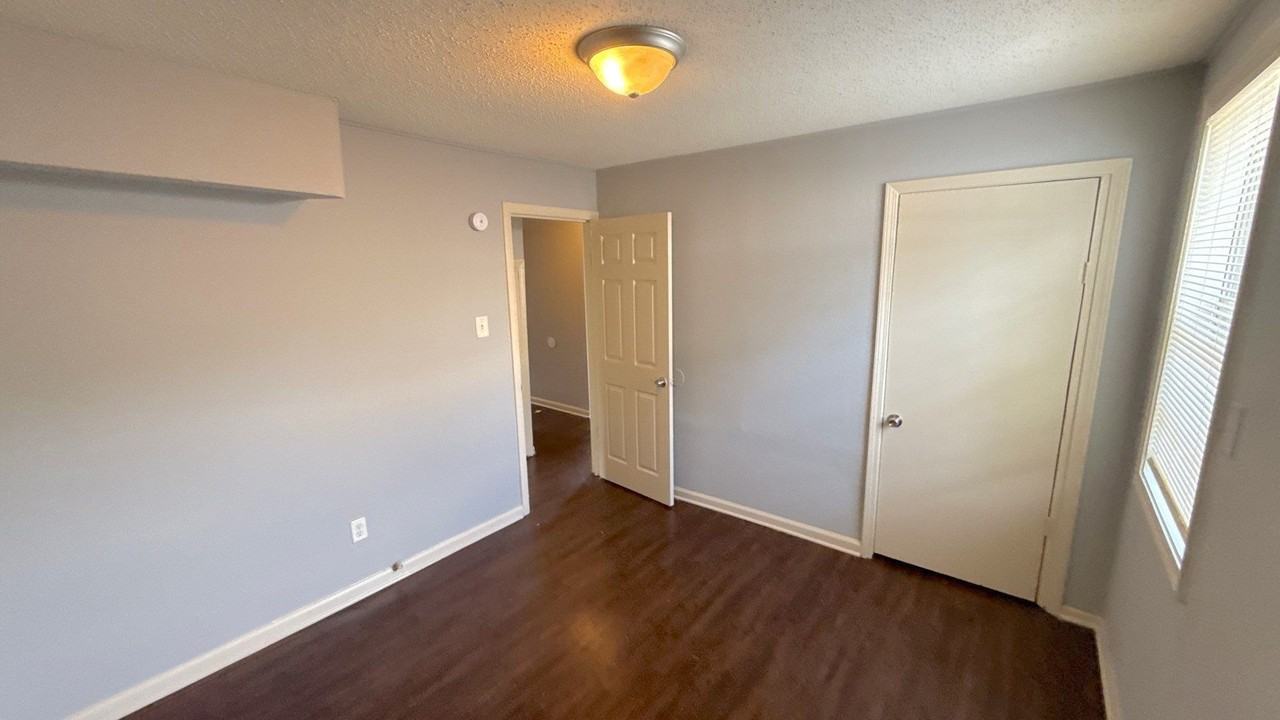 1734 Wildrose St - Photo 5 of 12