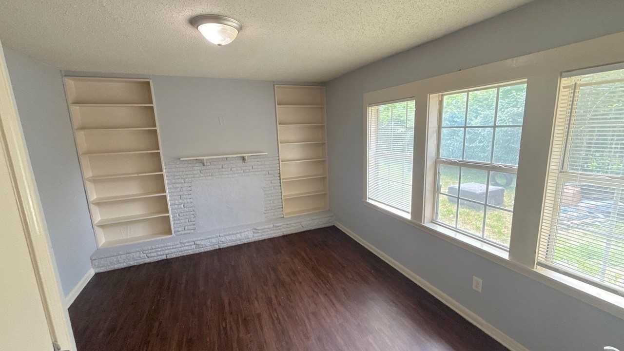 1734 Wildrose St - Photo 6 of 12
