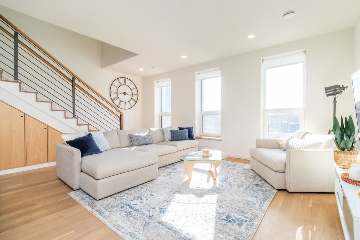 78 Fort Ave - Photo 3 of 42