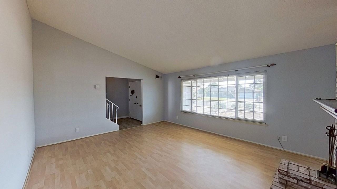 5132 Mccomber Rd - Photo 4 of 27