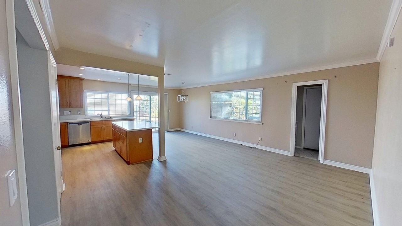 5132 Mccomber Rd - Photo 6 of 27