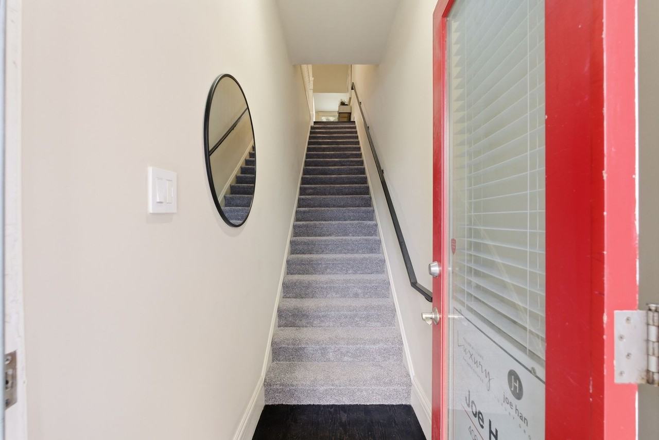 471 S Van Ness Ave - Photo 2 of 32