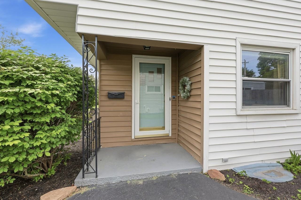 2088 Zollinger Rd - Photo 4 of 50