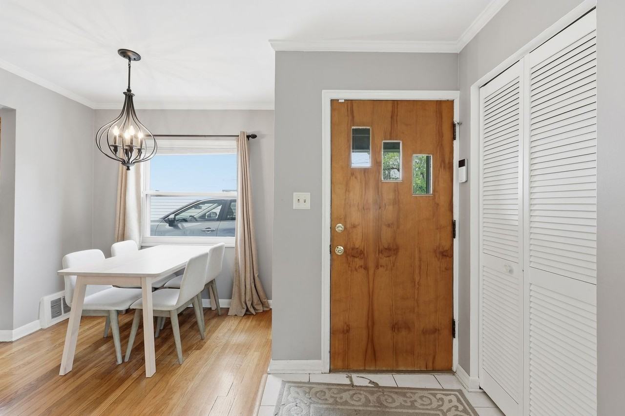 2088 Zollinger Rd - Photo 5 of 50