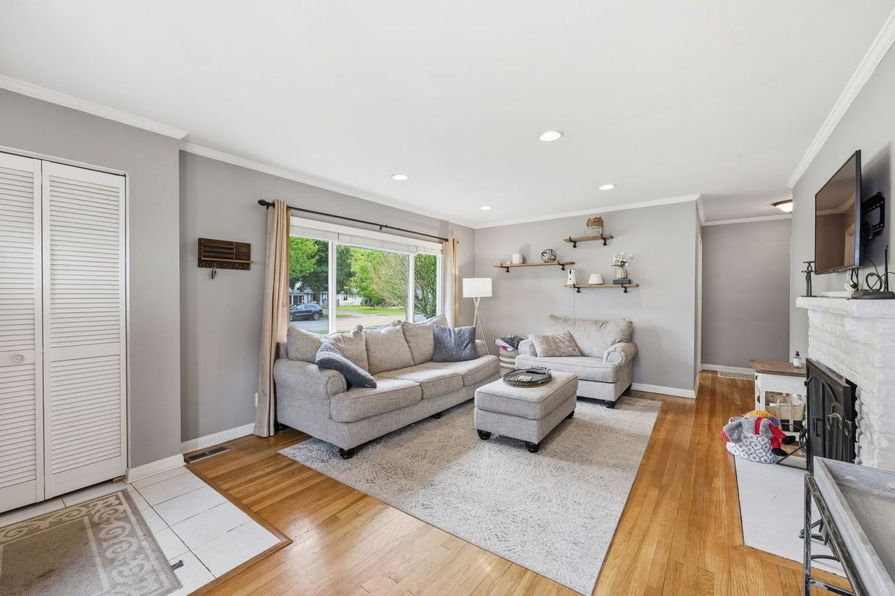2088 Zollinger Rd - Photo 6 of 50