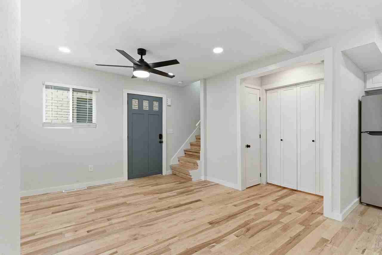 2831 E University St - Photo 5 of 22