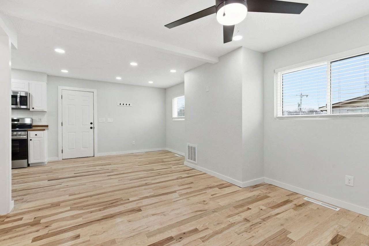 2831 E University St - Photo 6 of 22