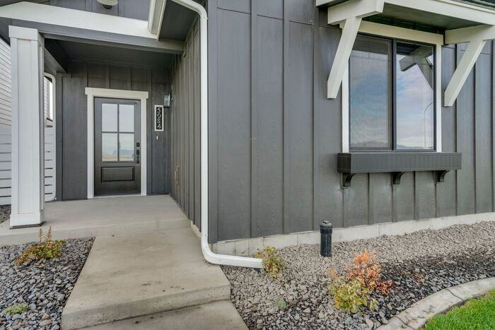 2920 N Corvus St - Photo 3 of 22