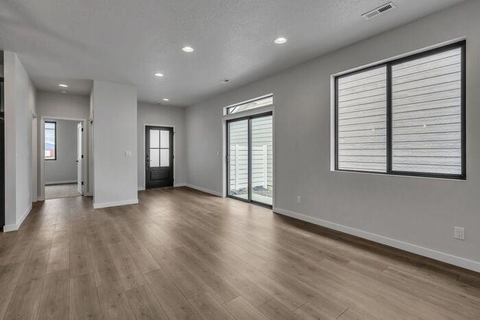 2920 N Corvus St - Photo 6 of 22