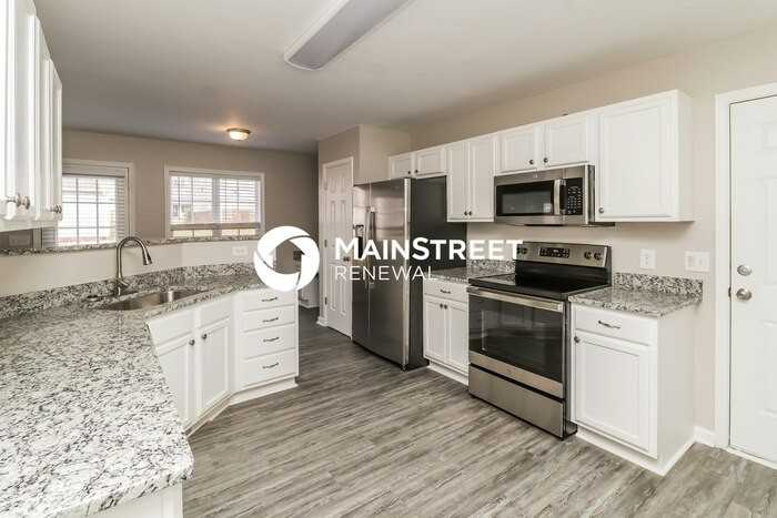 2056 Samantha Dr - Photo 4 of 14