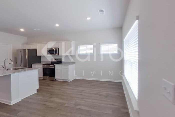 2477 Banyon Cir - Photo 5 of 26