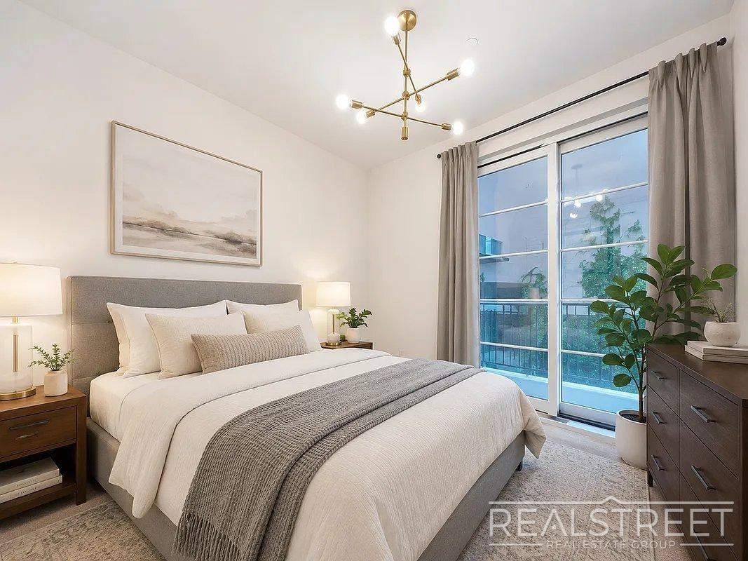 978 Kent Ave #5A - Photo 6 of 7