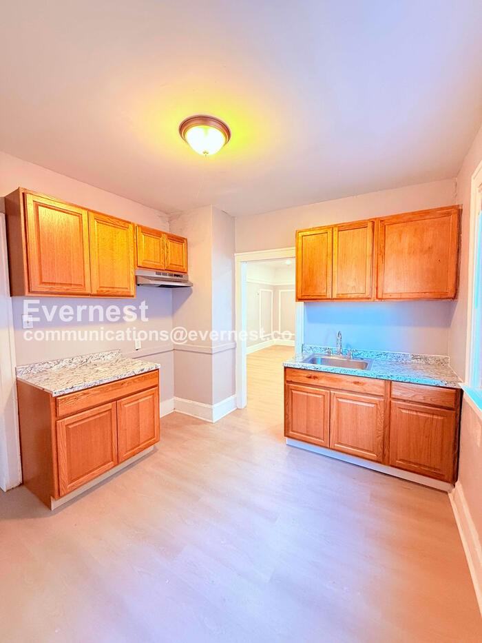 2302 Hazelwood St #1 - Photo 2 of 26