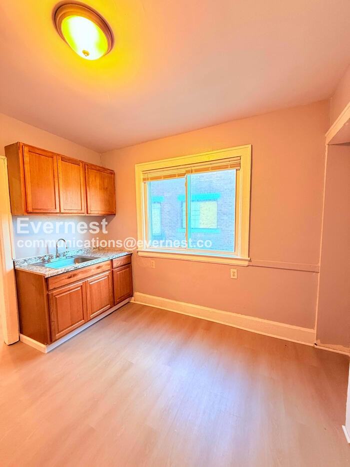2302 Hazelwood St #1 - Photo 3 of 26