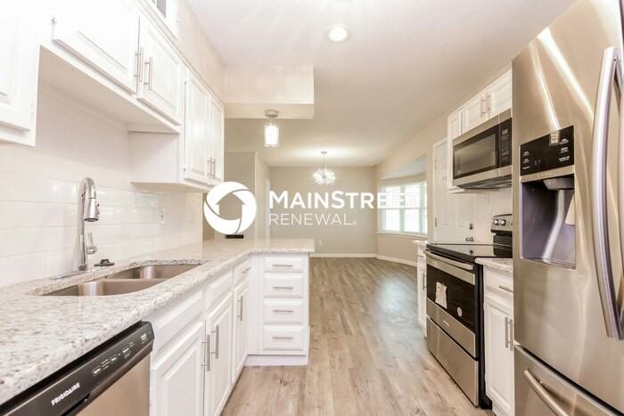 2904 Chancellor Dr - Photo 6 of 15