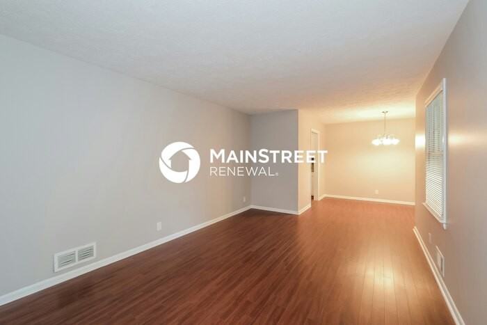 1369 White Oak St Se - Photo 3 of 16