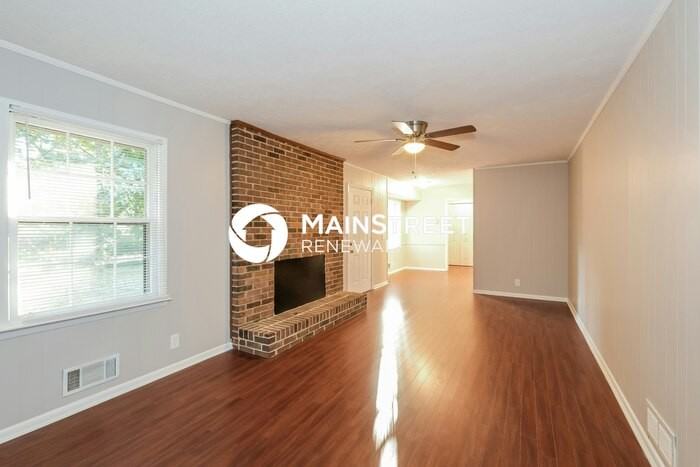 1369 White Oak St Se - Photo 5 of 16