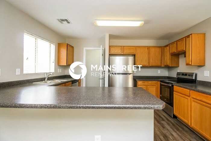 2233 W Broadway Ave - Photo 5 of 16