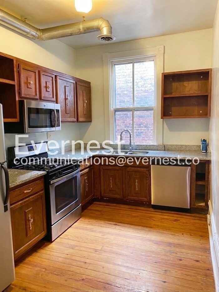 2207 W Grace St #C - Photo 2 of 11