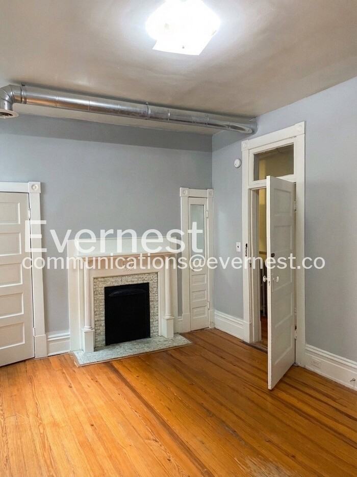 2207 W Grace St #C - Photo 3 of 11
