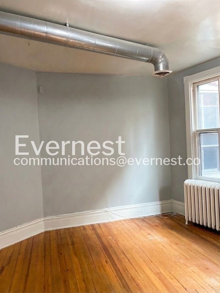2207 W Grace St #C - Photo 5 of 11