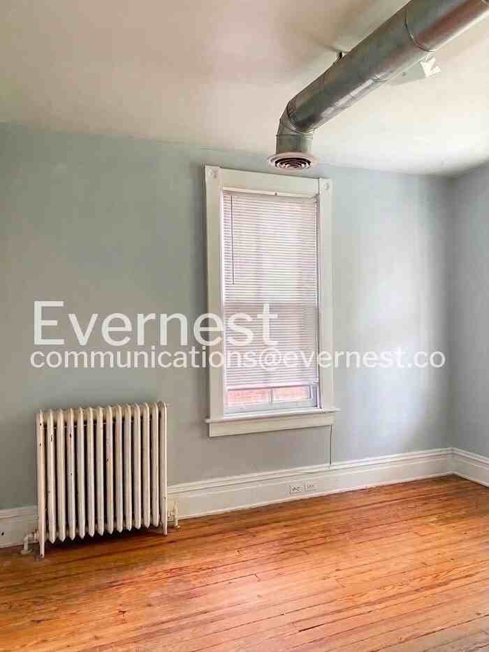 2207 W Grace St #C - Photo 6 of 11